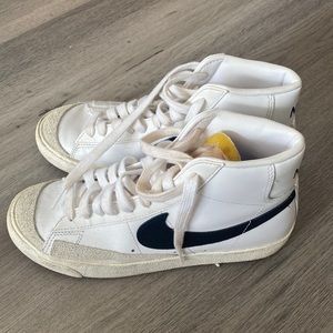 Nike Blazer high tops. Women’s size 7!
